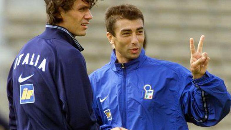 Paolo Maldini je italijanski dres nosil 14 let (1988 - 2002)