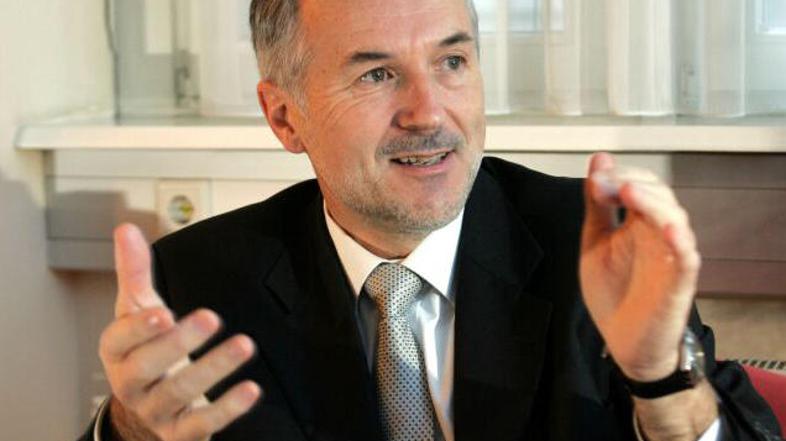 Valentin Inzko je že drugi Slovenec, ki predstavlja mednarodno skupnost v Bosni 