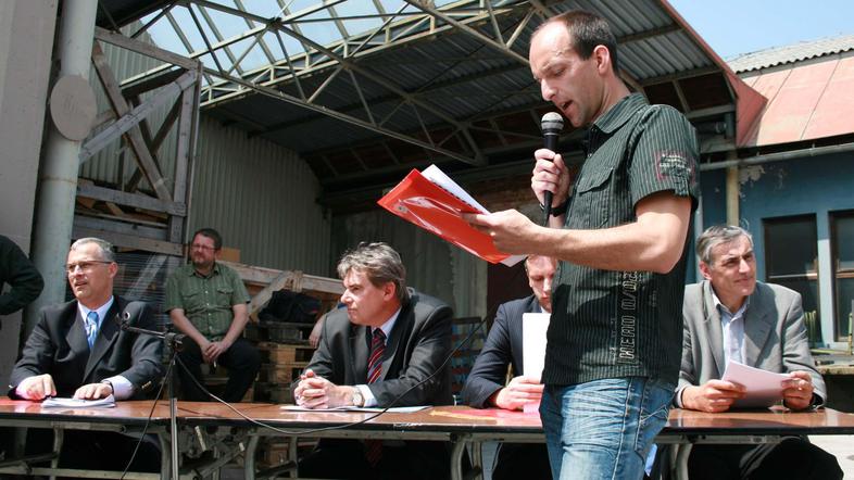 Predsednik sindikata David Švarc je na zboru povedal, da lastniki niso izpolnili