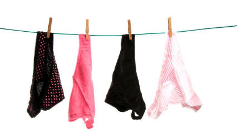 Da bi sosedo prestrašil, je ustrelil v njene hlačke.