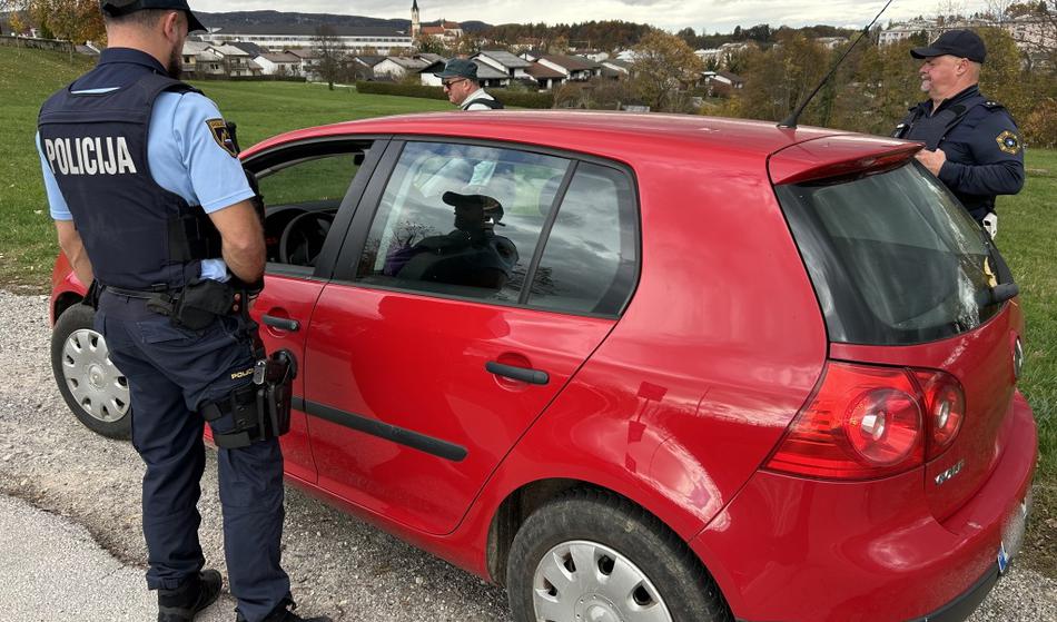 Mamici treh otrok policista zasegla avto: Mislila sem, da me bodo še uklenili