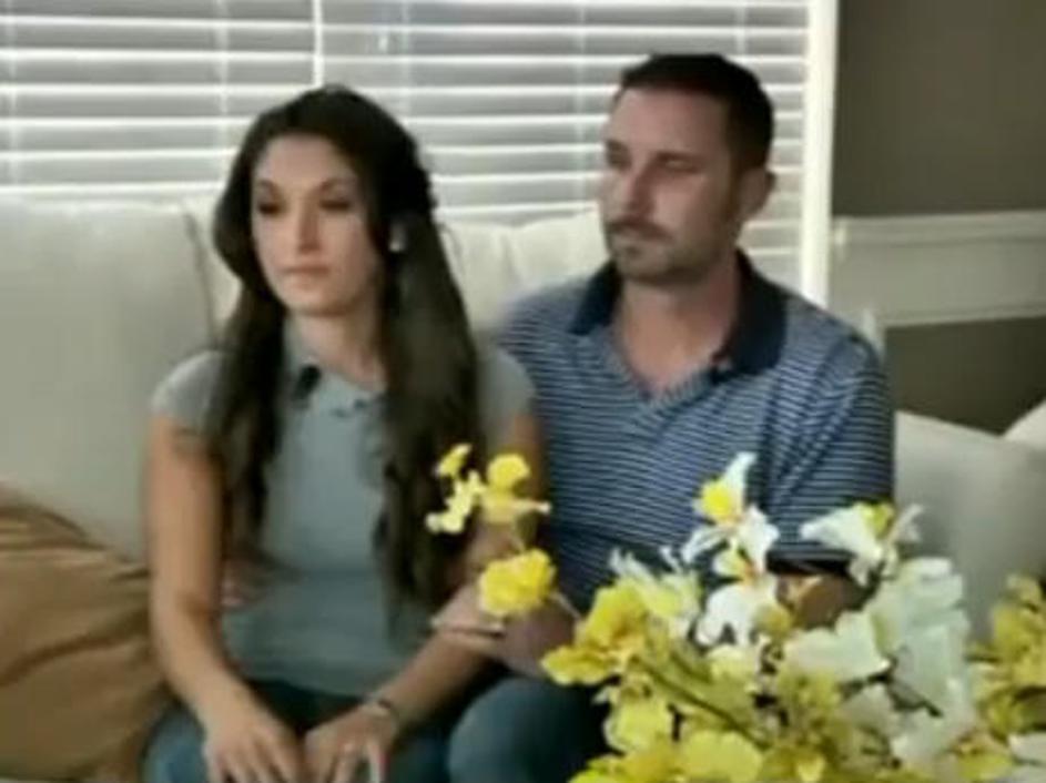 Desiree Jennings trdi, da ji je cepljenje povsem uničilo življenje.