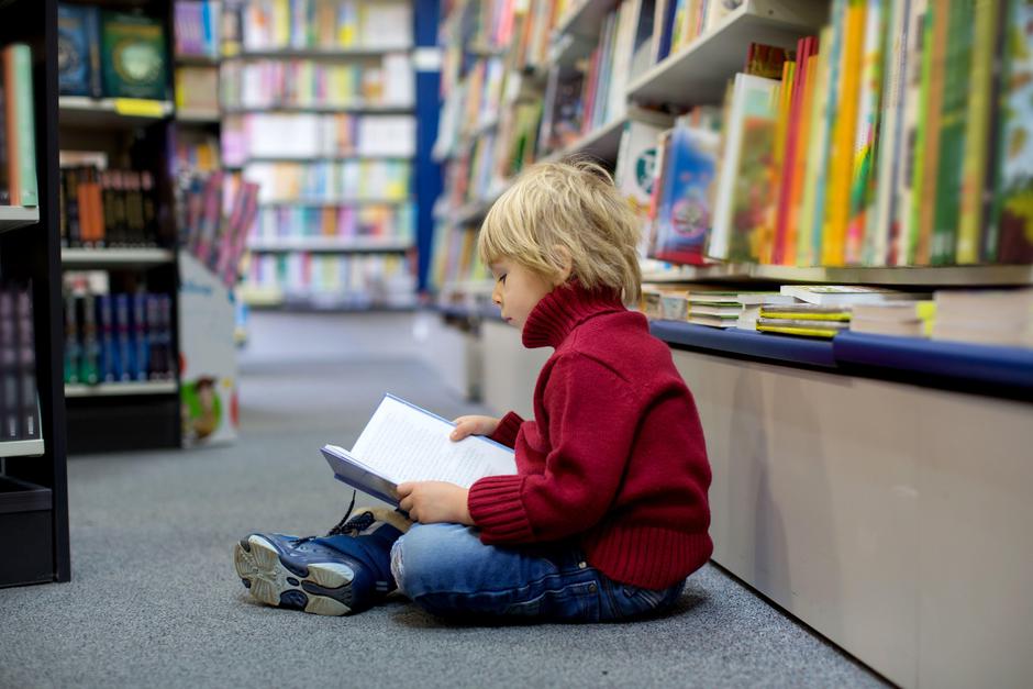 Otroci v knjižnici | Avtor: Profimedia