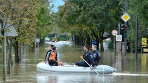 Današnje reševanje ljubljanske družine zaradi neurejenega varovanja pred poplava