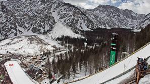 Dolina pod Poncami bo tudi letos gostila najboljše skakalce sveta. (Foto: Sašo D