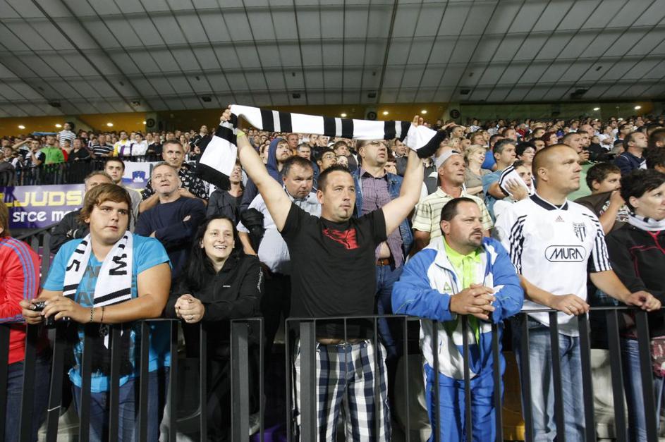 Mura 05 Arsenal Kijev navijači navijač