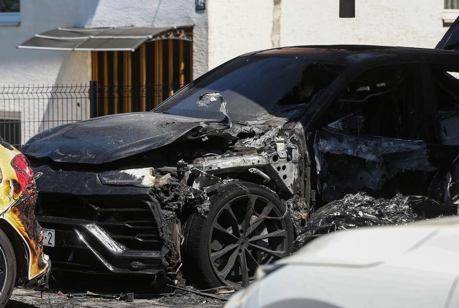 Požar v Veliki Gorici, pogorel  lamborghini revuelto | Avtor: Zeljko Lukunic/PIXSELL