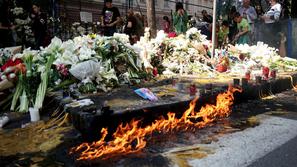 streljanje v Srbiji rože in sveče pred šolo