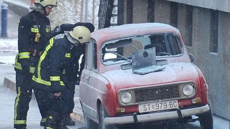 Moški je s 500 litri bencina sedel v avtomobilu Renault 4 splitskih registrskih 