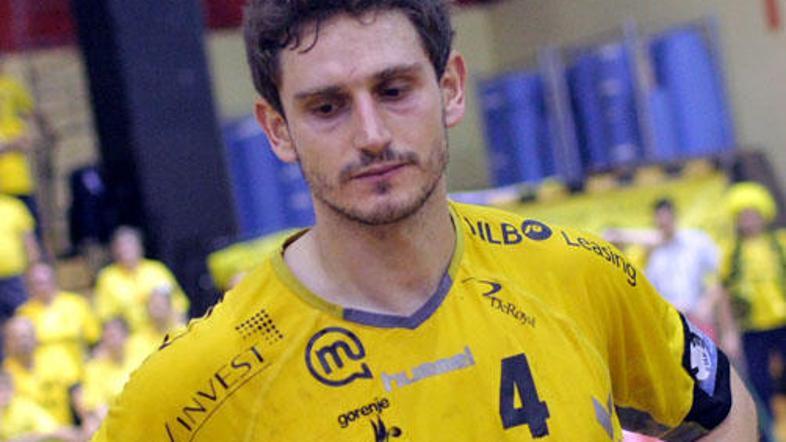 Slovo je vedno boleče, tudi če se športnik poslovi z zmago na domačem parketu.