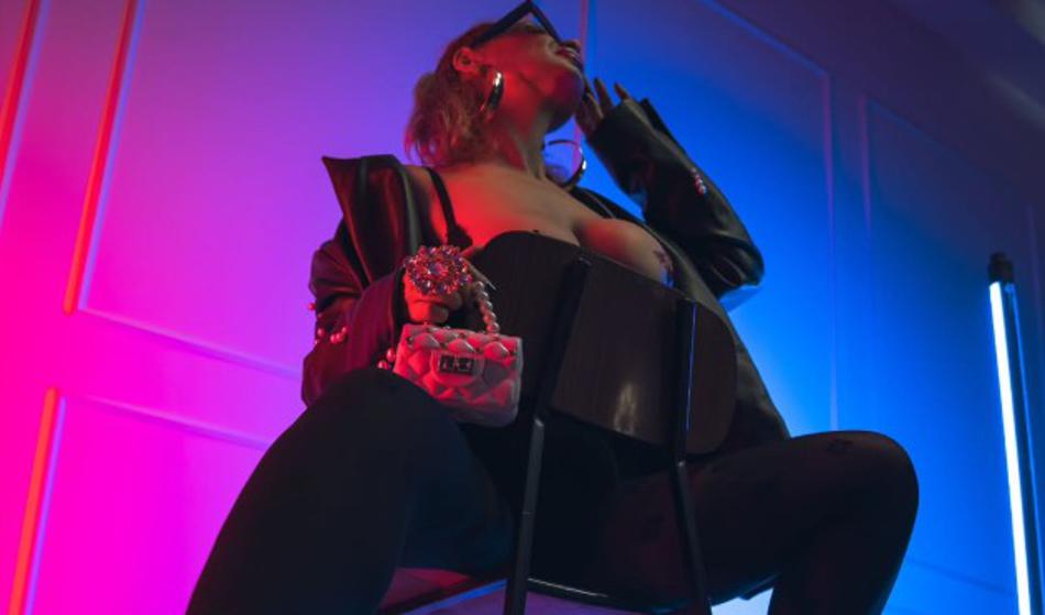 Pozor, te fotke niso za otroke, La Toya spet buri domišljijo!