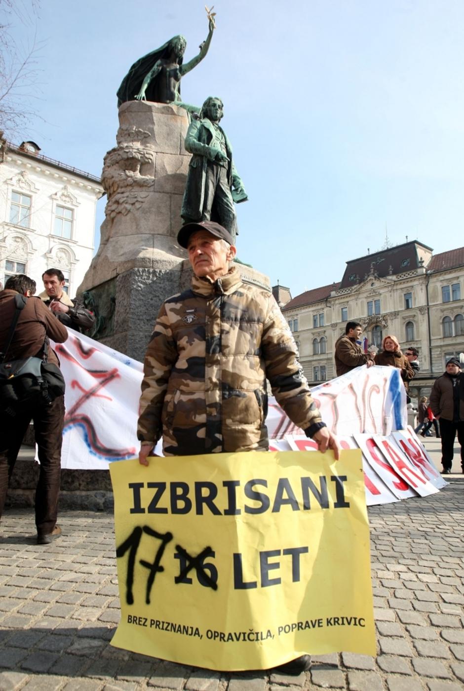ljubljana26.02.09, Manifestacija ob 17. obletnici izbrisa, izbrisani, presernov  | Avtor: Nik Rovan
