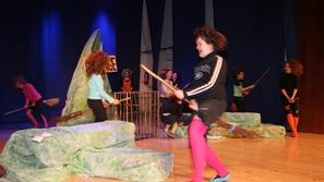 Med drugim si boste ogledali predstavo Mala čarovnica, ki ni mogla biti zlobna. 