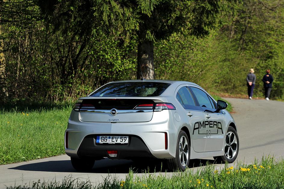 Opel ampera