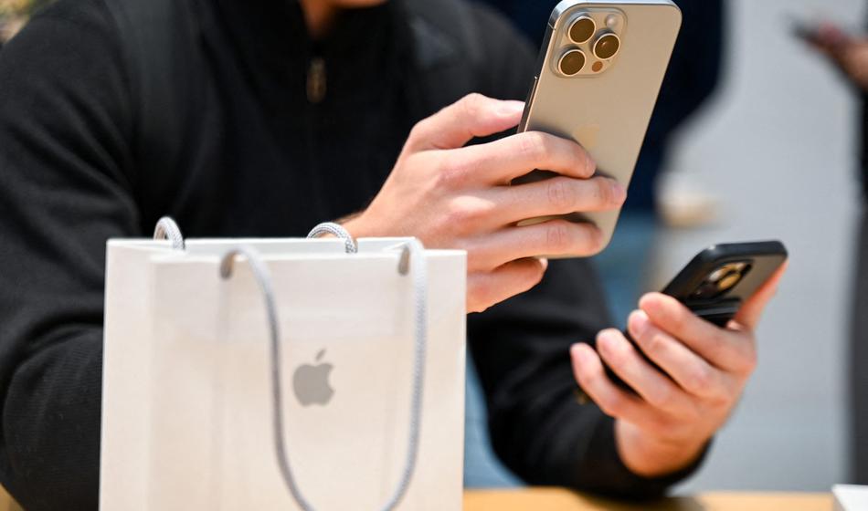 Sredi Ljubljane naj bi ga ugrabili zaradi ponarejenega iphonea