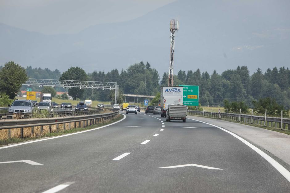 DARS avtocesta varnostna razdalja | Avtor: Saša Despot