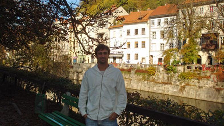 Lisandro Sacripanti z zanimanjem raziskuje Slovenijo.