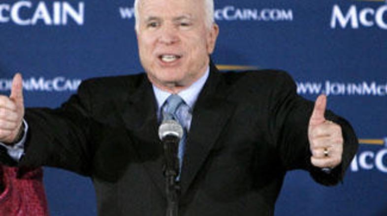 McCain je v zadnji javnomnenjski raziskavi prehitel Obamo.