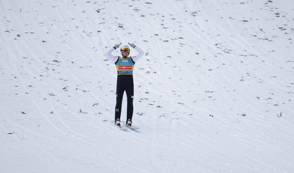 Prevc zanesljivo vodi po prvi seriji