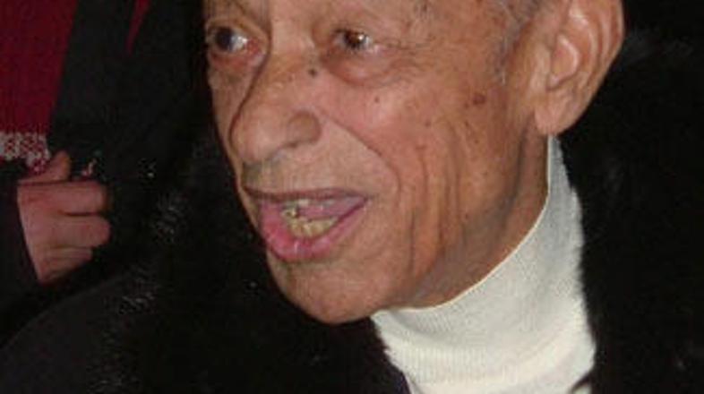 Henri Salvador se je rodil 18. julija leta 1917 v Cayennu v Gvajani.