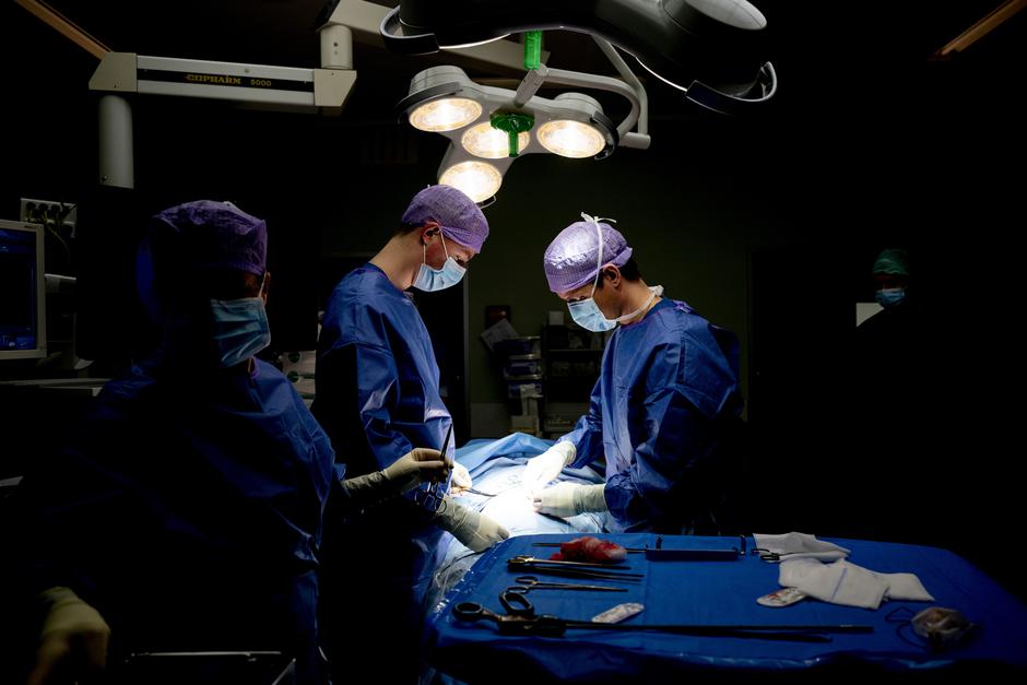 operacijska dvorana operaciaj anesteziolog | Avtor: Profimedia