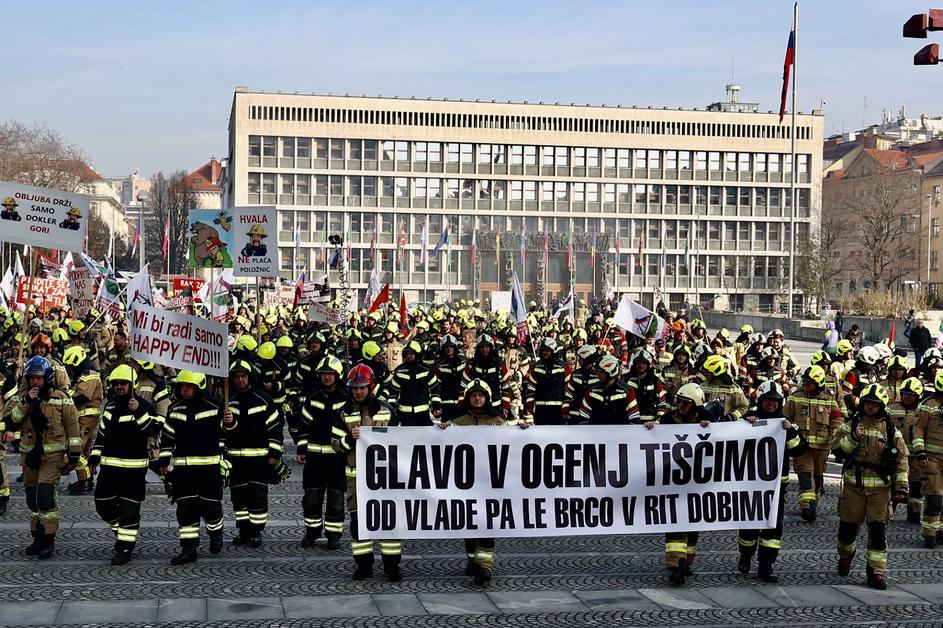 protestni shod poklicnih gasilcev