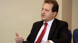 Tot pravi, da bo naročil pravno mnenje o ravnanju sindikata, ki mu je prepovedal