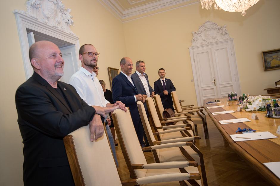 Zmago Jelinčič, Matej T. Vatovec in Janez Janša na sestanku predsednikov strank | Avtor: Anže Petkovšek