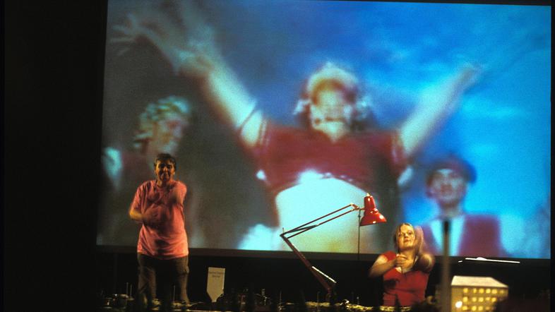 Stara elektrarna je bila nabito polna.