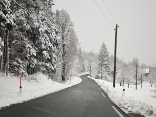 Sneg, zasnežena cesta, cesta, zima, vreme