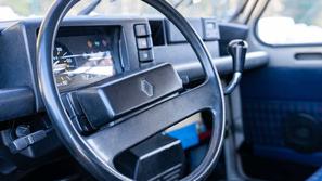 Borut Pahor in njegova katrca renault 4