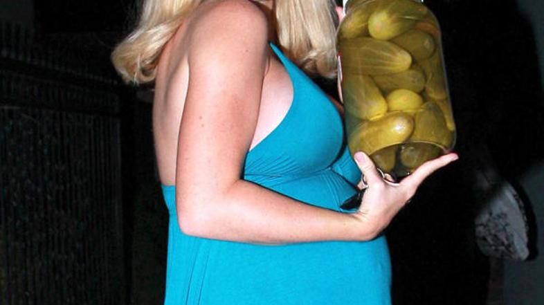 Časa za vlaganje kumaric ni več, Kendra bo ves svoj čas namenila materinstvu. (F