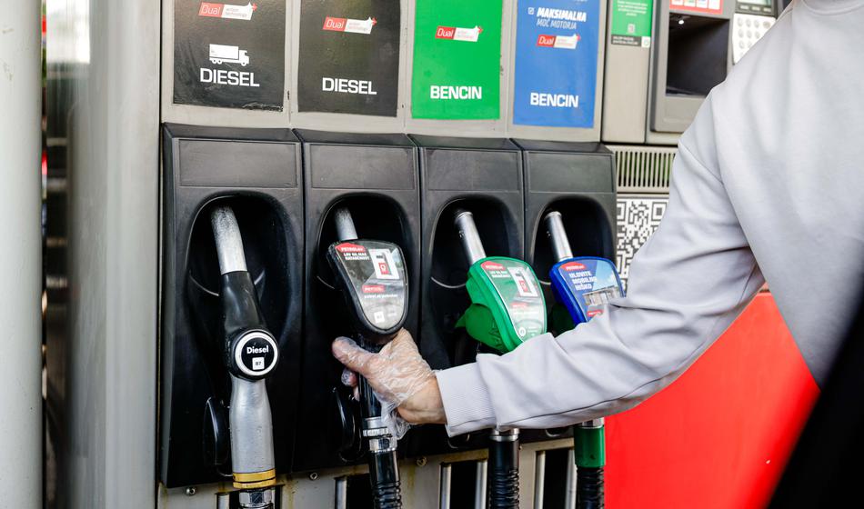 Sprememba pri cenah bencina in dizla, toliko bo jutri stal liter