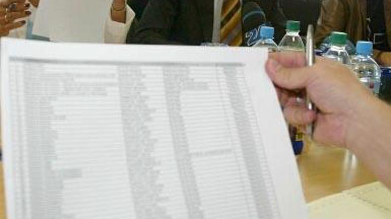 V državni proračun se bo po novem letos predvidoma steklo 7,920 milijarde evrov,