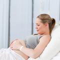 Če je bodoča mamica med nosečnostjo nemirna in napeta, jo bo toliko bolj strah p