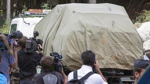 Prekrito in prerešetano vozilo pobite britanske družine