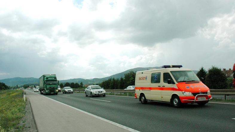 Upajmo, da bo zaradi nove zakonodaje na cestah manj potrebna pomoč reševalcev. (