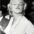 Kot vzrok smrti Marilyn Monroe so ugotovili prevelik odmerek uspavalnih tablet. 