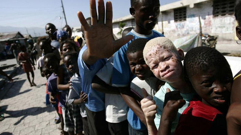 Glavno mesto je po potresu zapustilo že skoraj četrt milijona ljudi. (Foto: EPA)
