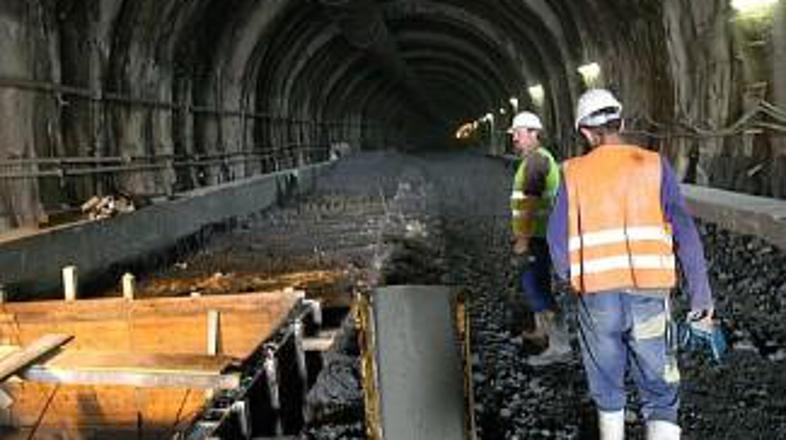 Minister za promet je pozval k čimprejšnji odločitvi glede oddaje del za gradnjo