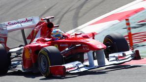 Alonso je eden od le petih dirkačev, ki je na vseh štirih dirkah prišel do točk.