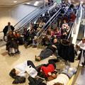 Za desettisoče potnikov so bila v zadnjih dneh dom letališča. (Foto: Reuters)