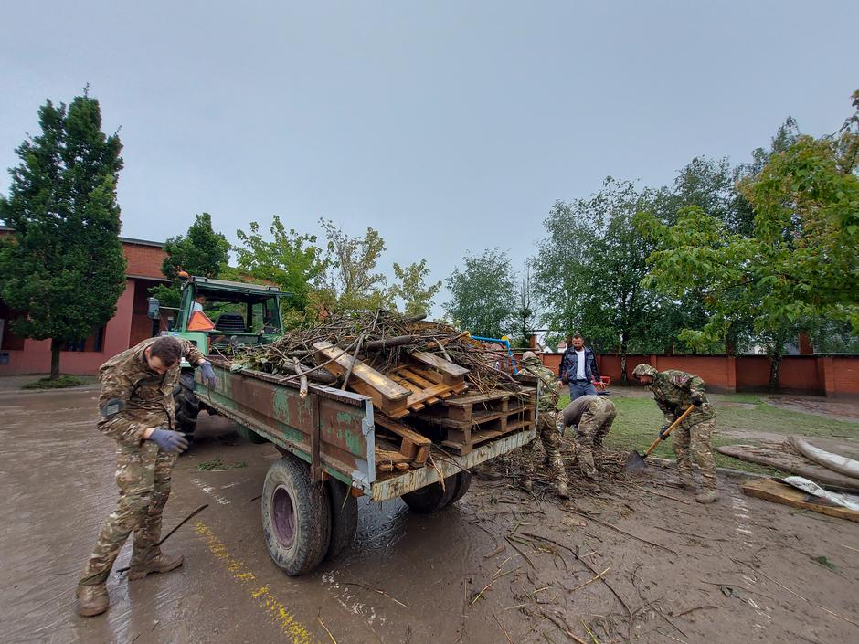 Poplave, Medvode, vojska | Avtor: M. Ha.