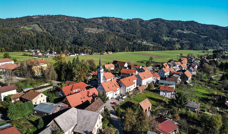 Priselila se je k njemu, čez nekaj dni pa ga zabodla do smrti