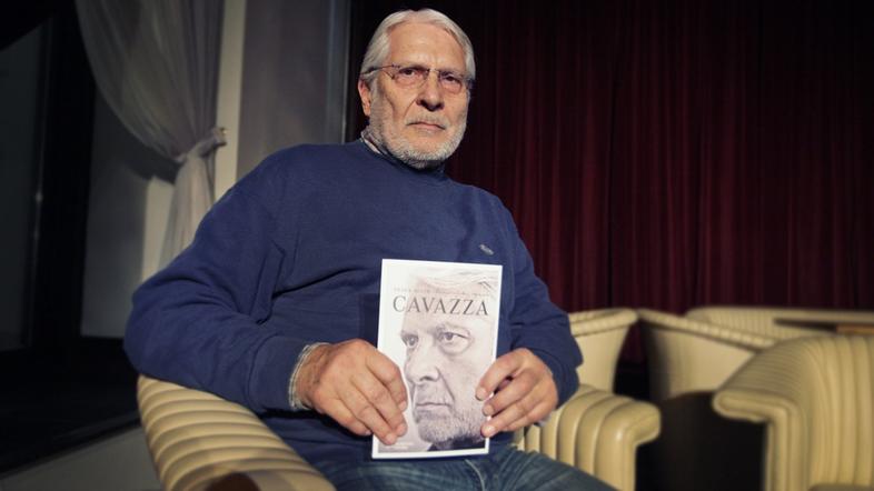 scena 28.11.2011 Boris Cavazza, predstavitev knjige Cavazza, kavarna Union, Ljub