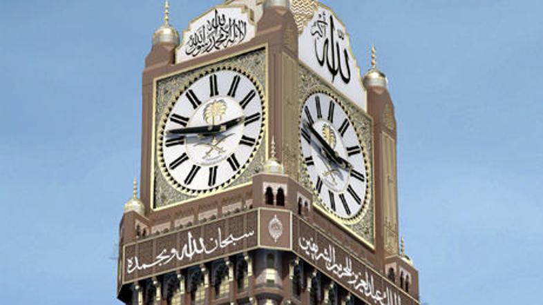 Самый большой часов в мире. Королевская часовая башня в Мекке. Часовая башня Абрадж Аль-Бейт. Часы Мекка на башне. Часовая башня Абрадж Аль Бейт местонахождение.