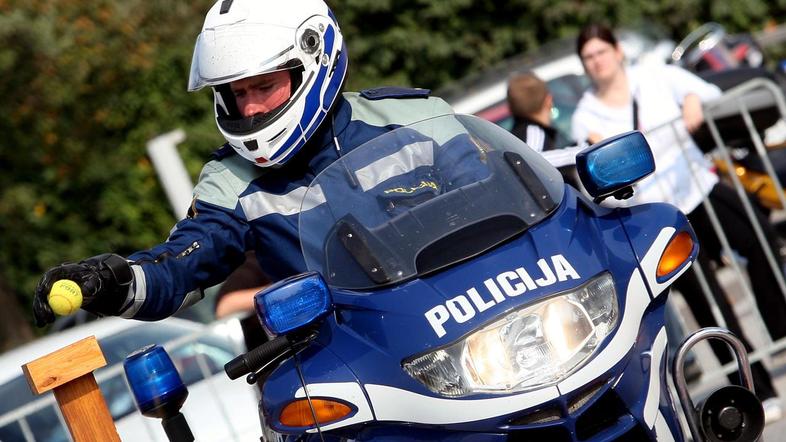 Hrvaškim policistom bosta med 15. julijem in 15. avgustom pri postopkih s sloven