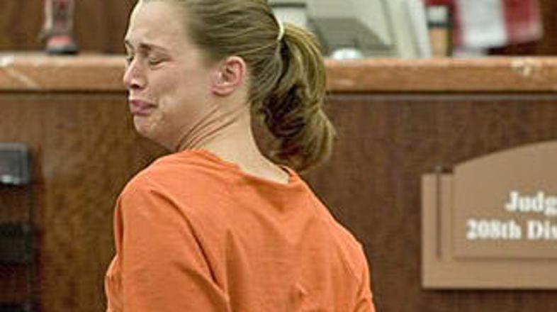 Okrutna mati se bo lahko pritožila šele po tridesetih letih.