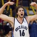 Pau Gasol bo dres Memphis Grizzliesov zamenjal za rumenega Los Angeles Lakersov.