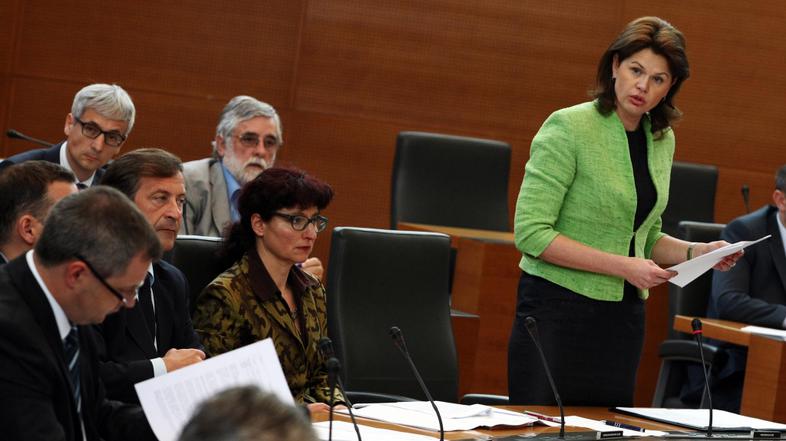 Slovenija 20.05.2013, Alenka Bratusek, redna seja DZ, velika dvorana, parlament,